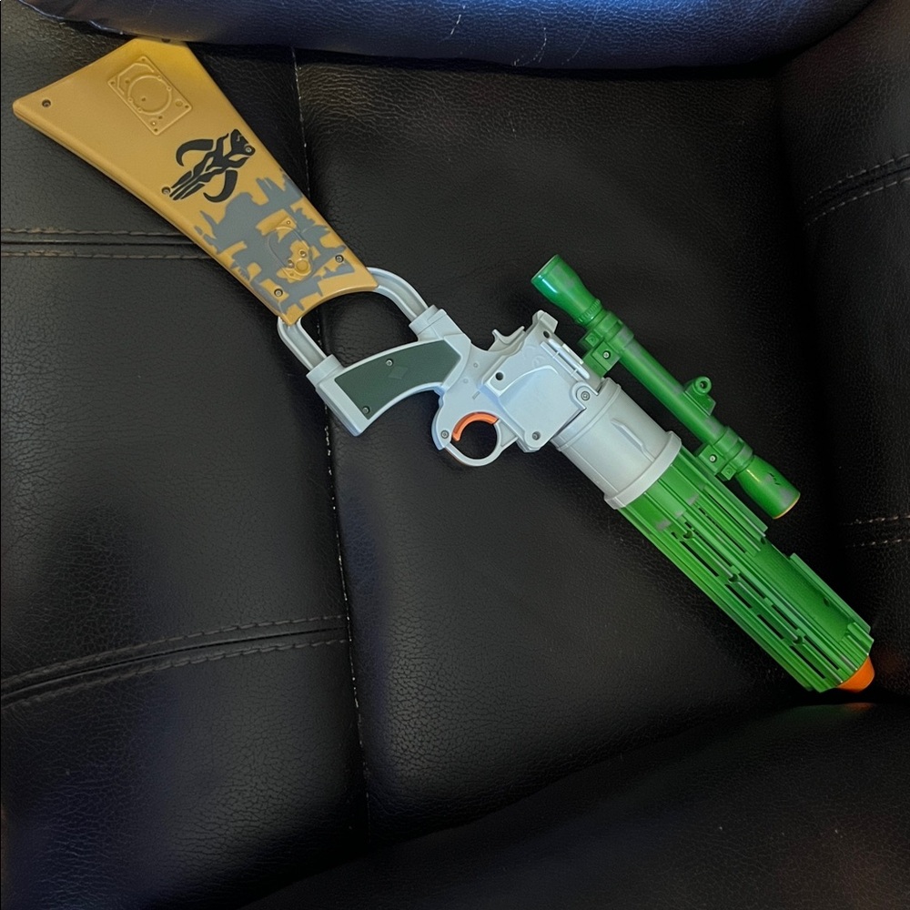 Hasbro Star Wars Boba Fett’s EE-3 Blaster